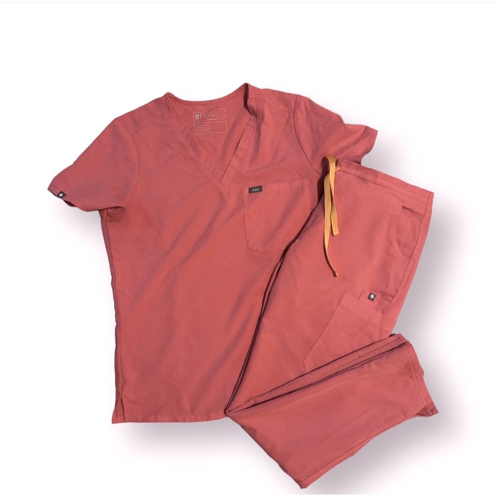 Figs pink scrub set